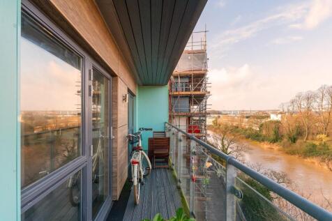 4P5W4AV - Balcony C.jpg