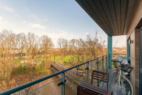 4P5W4AV - Balcony B.jpg