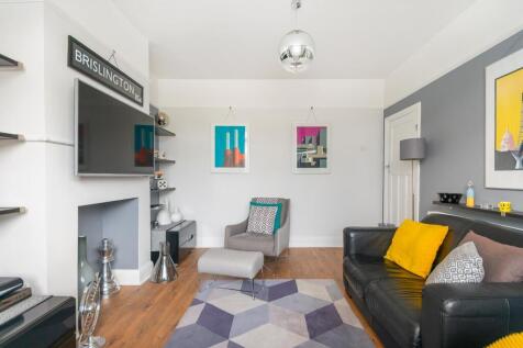 0J7ABN - Living Room B.jpg