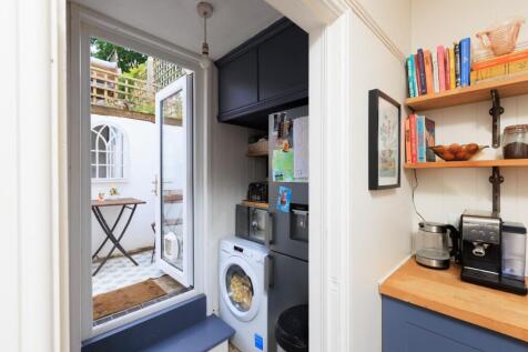 52 Newbridge Road-29.jpg