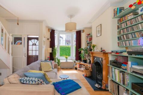 0V7STN - Living Room E.jpg