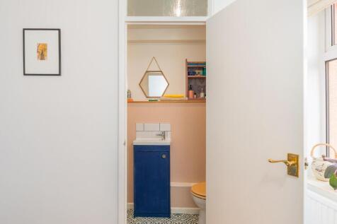 0V7STN - Ensuite C.jpg