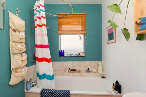 0V7STN - Bathroom A.jpg