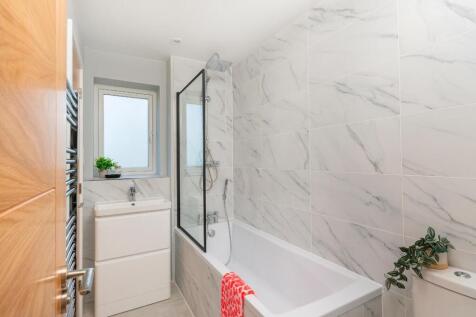 1B9CHY - Bathroom B.jpg