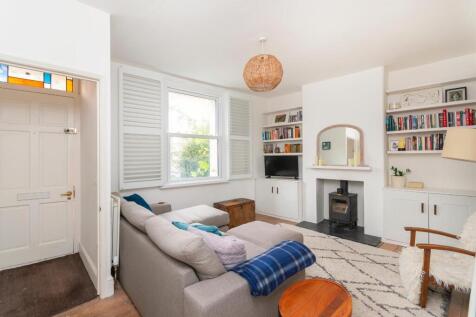 ECARRETTESREMOS5 - Living Room F.jpg