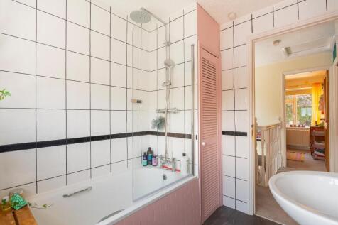 3S3RSAP - Bathroom B.jpg