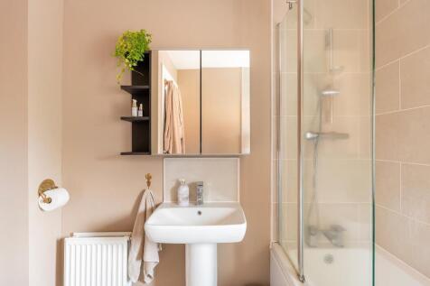 2B4WFS - Bathroom A.jpg