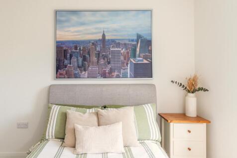 1D6HSC - Bedroom A.jpg