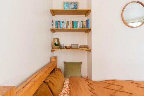 G3BF5RBN - Bedroom A.jpg
