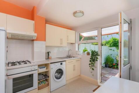 G3BF5RBN - Kitchen E.jpg