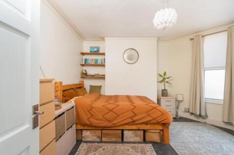 G3BF5RBN - Bedroom F.jpg