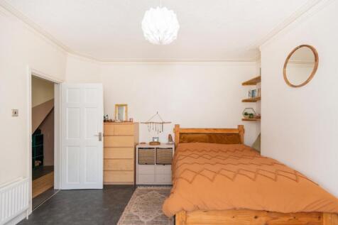 G3BF5RBN - Bedroom B.jpg