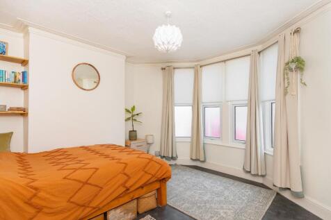 G3BF5RBN - Bedroom E.jpg