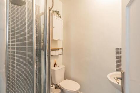 G3BF5RBN - Bathroom C.jpg