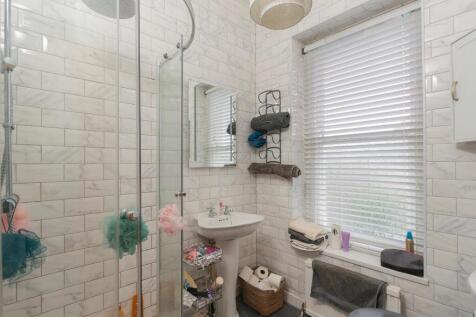 3F4AHD - Shower Room B.jpg