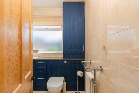 0A5RAN - Bathroom B.jpg