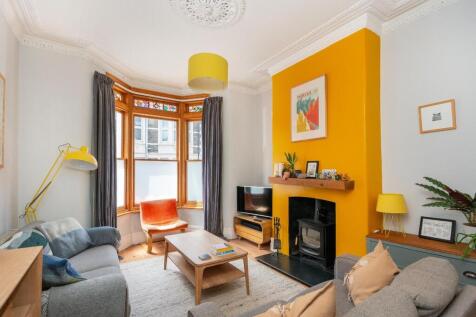 0W5AMR - Living Room C.jpg