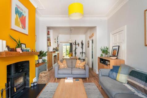 0W5AMR - Living Room A.jpg