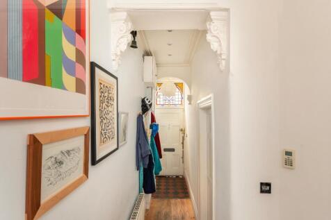 0W5AMR - Hallway B.jpg