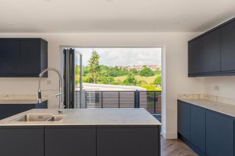 4H2LBH - Kitchen E.jpg