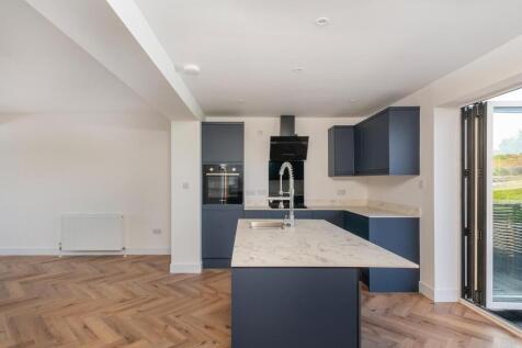 4H2LBH - Kitchen C.jpg