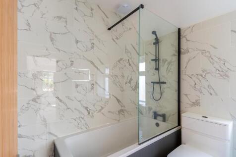 4H2LBH - Bathroom C.jpg