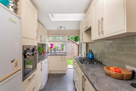 2H0RSW - Kitchen C.jpg