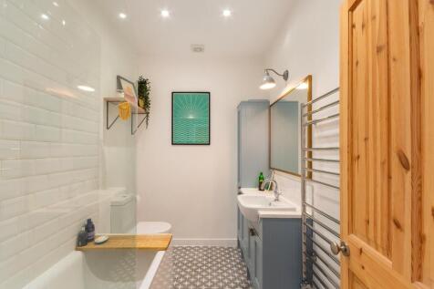 2H0RSW - Bathroom B.jpg