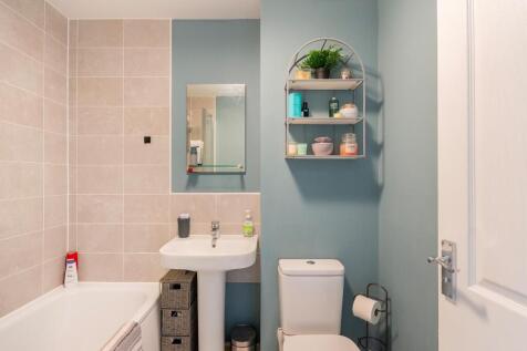 0R9SRSG - Bathroom B.jpg
