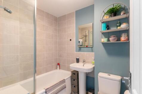 0R9SRSG - Bathroom A.jpg