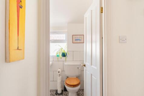 1B9RKE - Bathroom C.jpg
