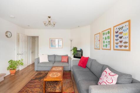 0S4RAV - Living Room E.jpg