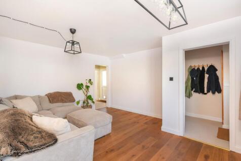 6M5RBR - Living Room A.jpg