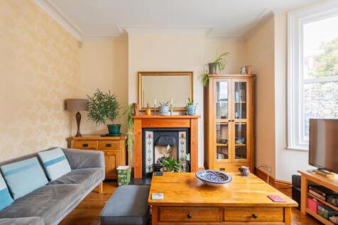 2P0RHD - Living Room B.jpg