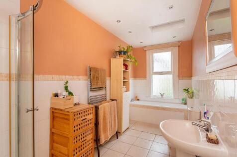 2P0RHD - Bathroom C.jpg