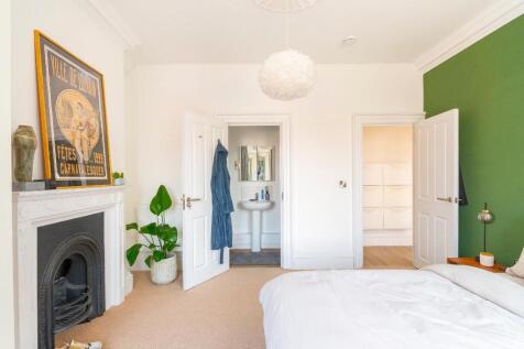 ERAUQSDNALTROP6TALF5 - Bedroom F.jpg