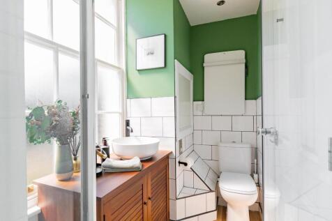 ERAUQSDNALTROP6TALF5 - Bathroom A.jpg