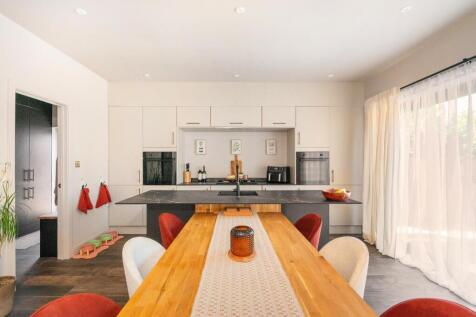 3C5LBY - Kitchen Diner H.jpg