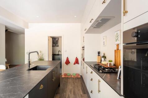 3C5LBY - Kitchen Diner E.jpg
