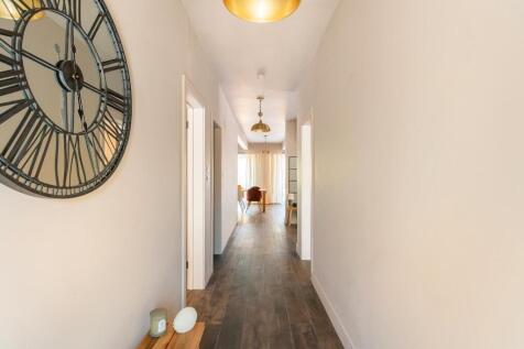 3C5LBY - Hallway D.jpg