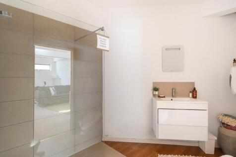 3C5LBY - Studio Shower Room A.jpg