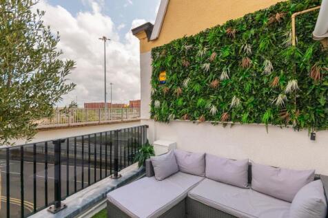 F21GHCN - Balcony C.jpg