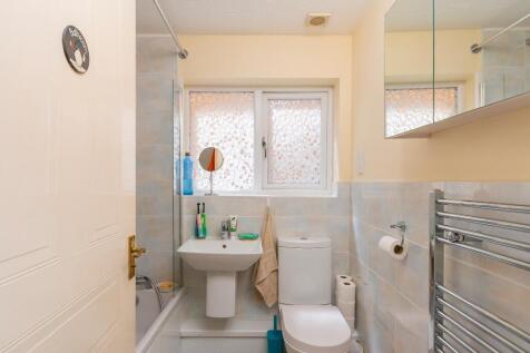 2L1HFS - Bathroom A.jpg