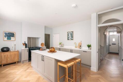 0O4STN - Kitchen E.jpg
