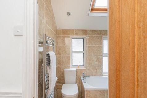 2W4RKE - Bathroom C.jpg