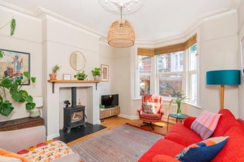 2C9REN - Living Room C.jpg