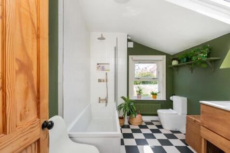 2C9REN - Bathroom D.jpg