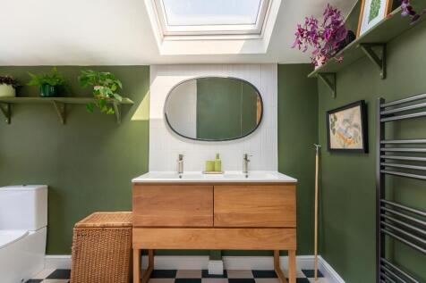 2C9REN - Bathroom C.jpg
