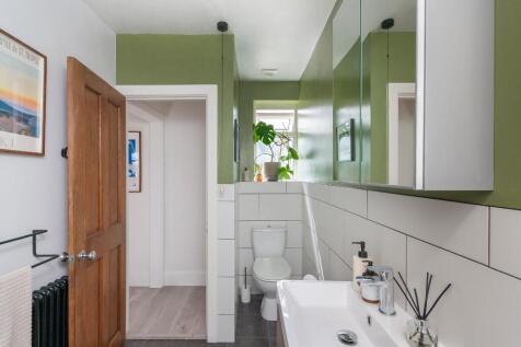 1S1P8RHP - Bathroom A.jpg