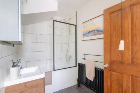 1S1P8RHP - Bathroom B.jpg